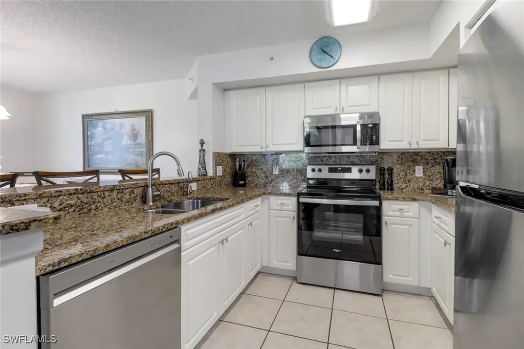 1160 Wildwood Lakes Boulevard Naples FL 34104