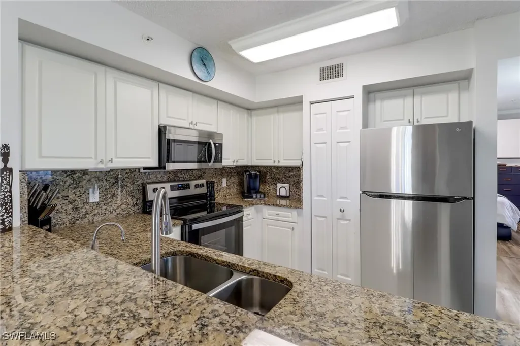 1160 Wildwood Lakes Boulevard Naples FL 34104