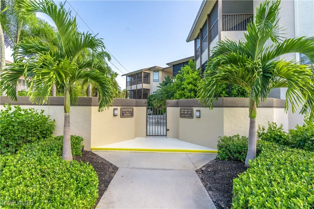 651 10th Avenue S Naples FL 34102