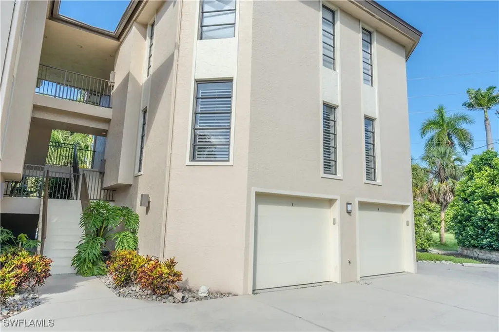 651 10th Avenue S Naples FL 34102