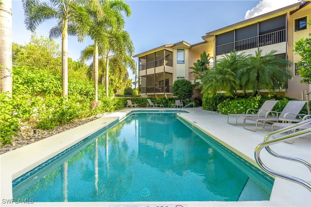 651 10th Avenue S Naples FL 34102