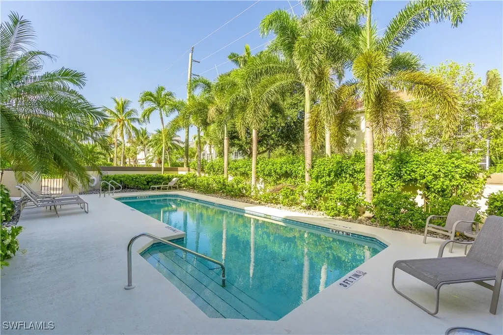 651 10th Avenue S Naples FL 34102