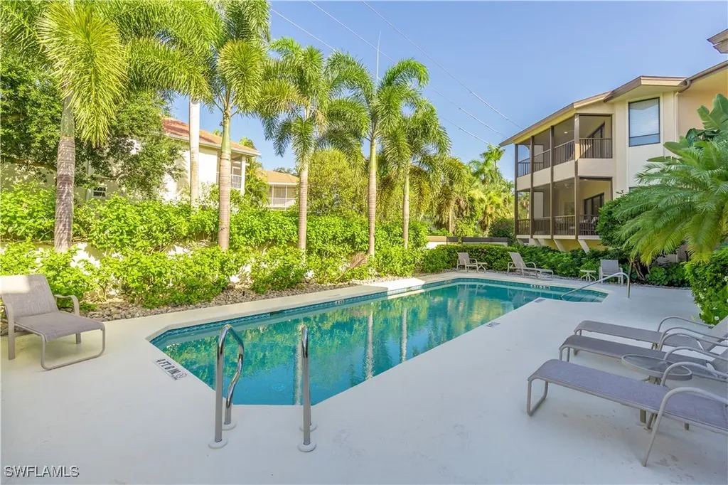 651 10th Avenue S Naples FL 34102