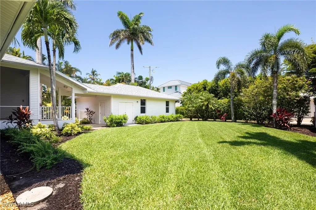 155 1st Avenue S Naples FL 34102