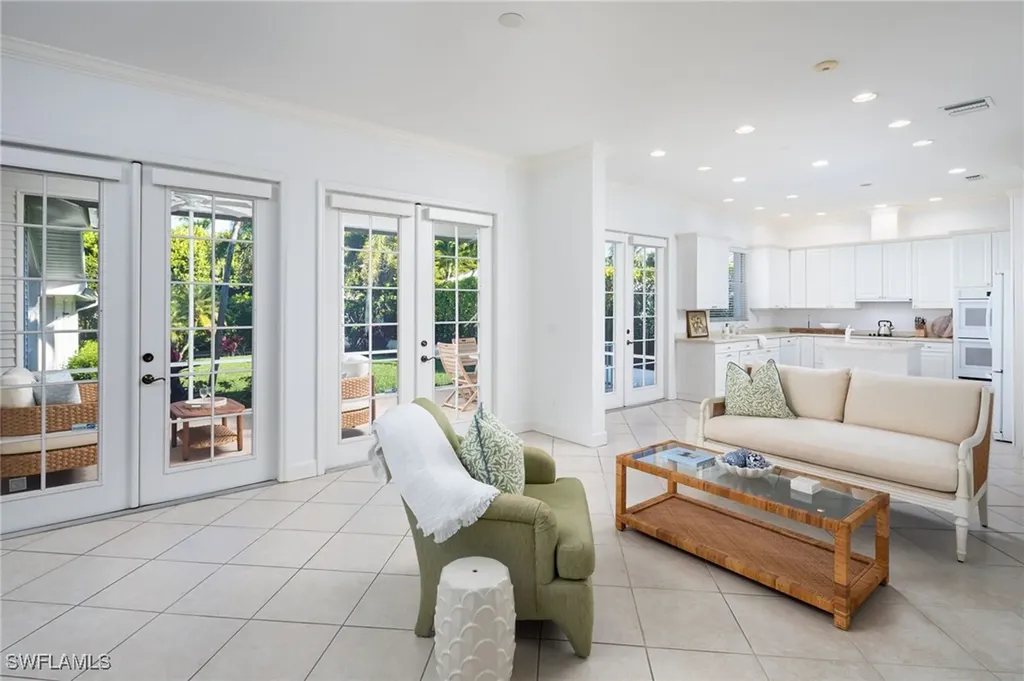 155 1st Avenue S Naples FL 34102
