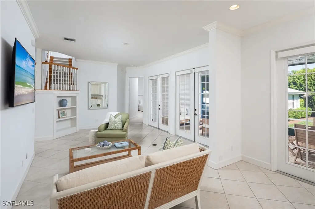 155 1st Avenue S Naples FL 34102
