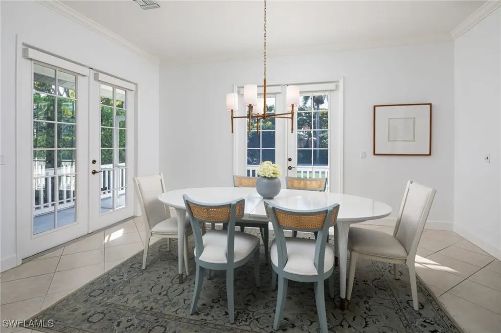 155 1st Avenue S Naples FL 34102