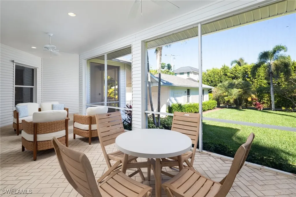 155 1st Avenue S Naples FL 34102