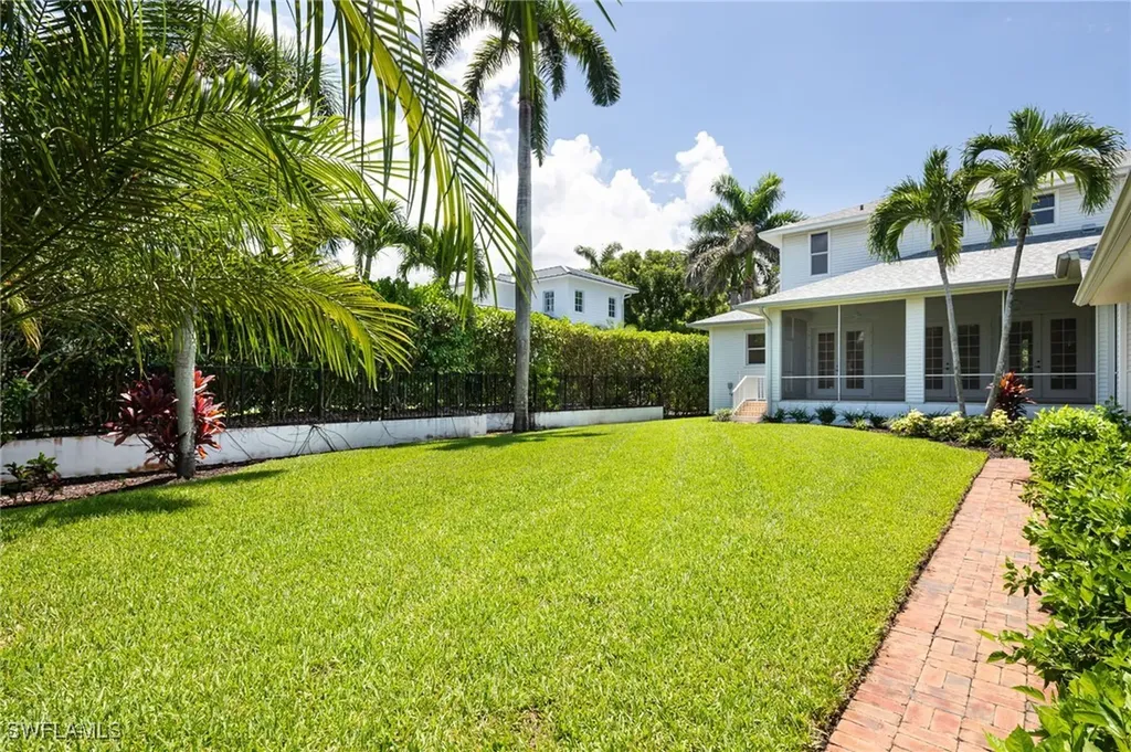 155 1st Avenue S Naples FL 34102