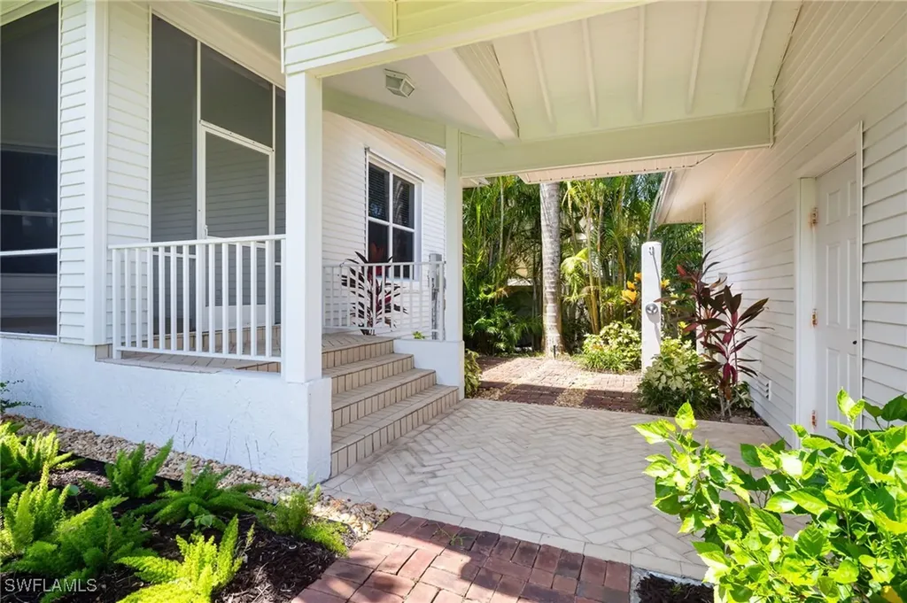 155 1st Avenue S Naples FL 34102