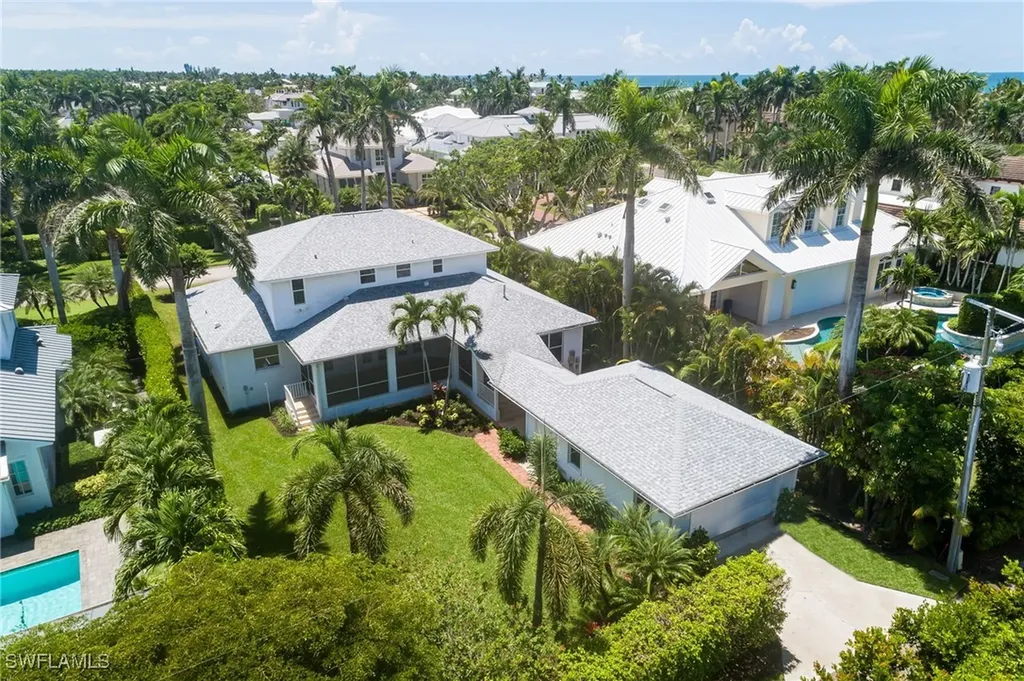 155 1st Avenue S Naples FL 34102