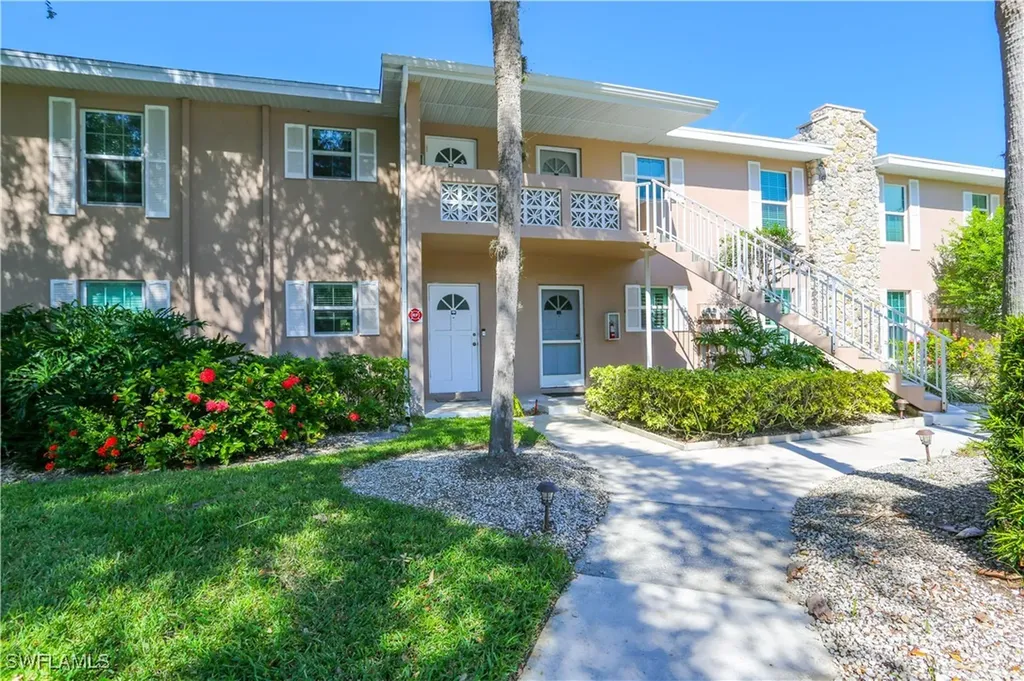 221 Cypress Way E Naples FL 34110