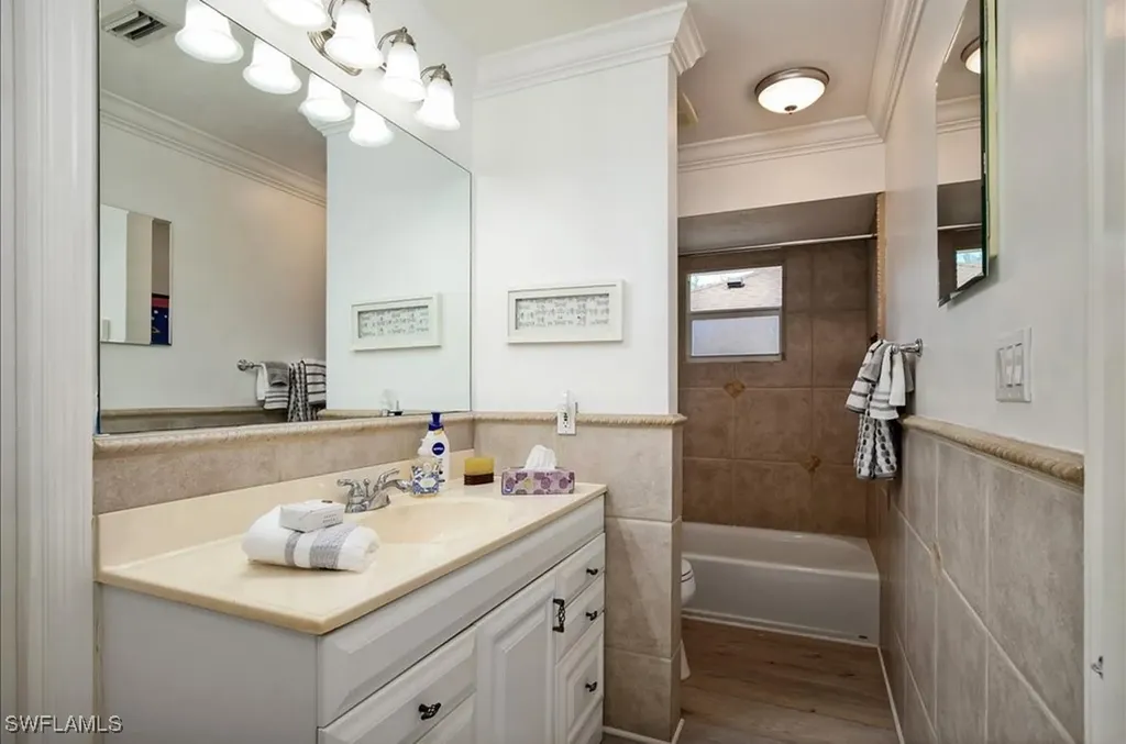 552 105th Avenue N Naples FL 34108