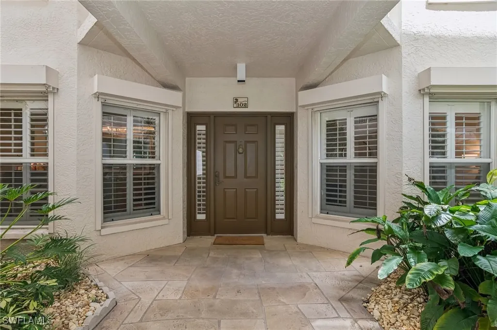Naples FL, 400 Wyndemere Way, Unit D102