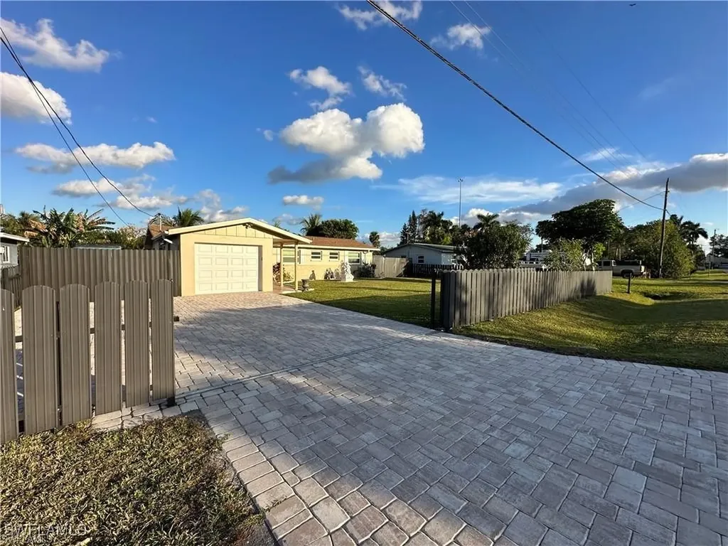 141 Schneider Drive Fort Myers FL 33905