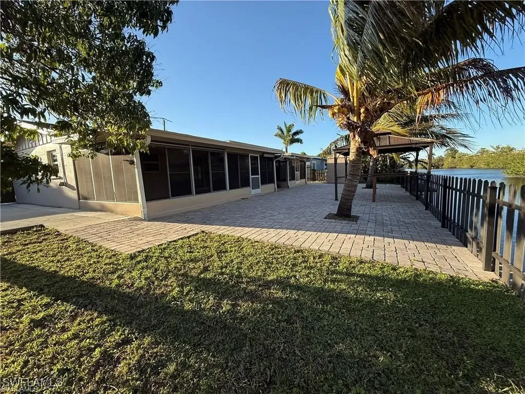 141 Schneider Drive Fort Myers FL 33905