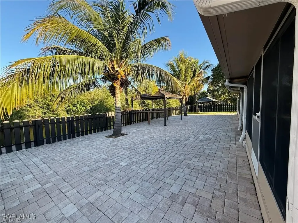 141 Schneider Drive Fort Myers FL 33905
