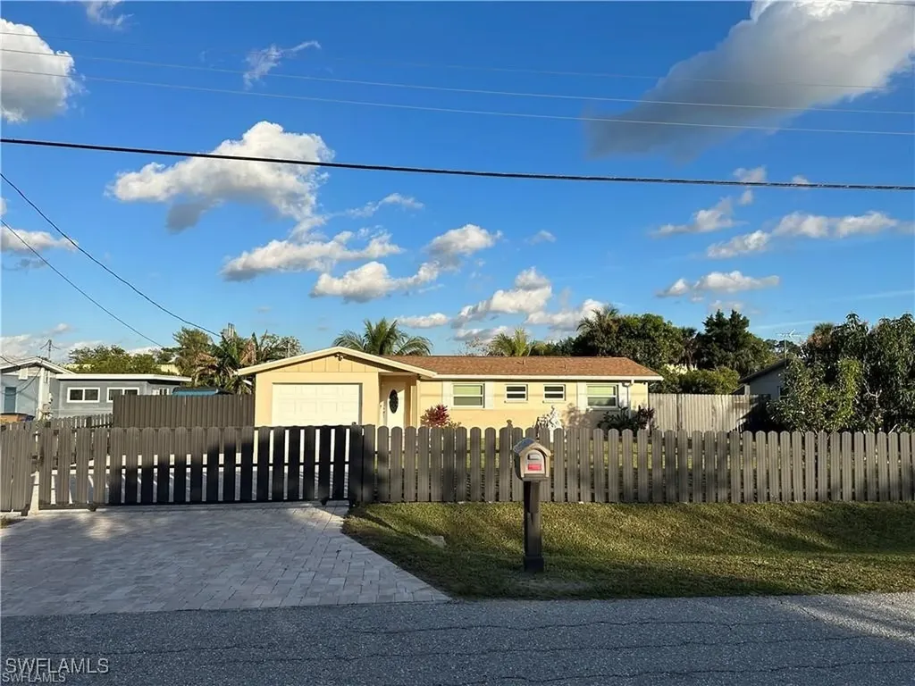 141 Schneider Drive Fort Myers FL 33905