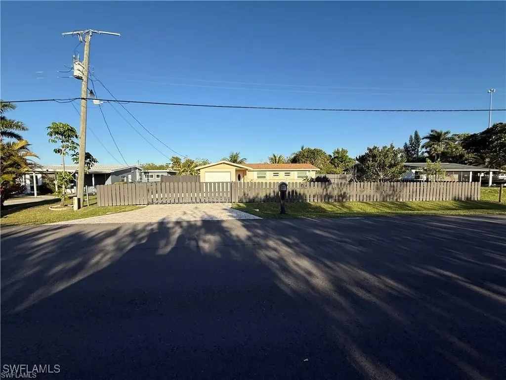 141 Schneider Drive Fort Myers FL 33905