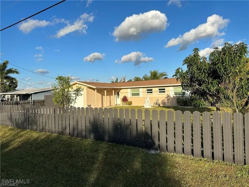 141 Schneider Drive Fort Myers FL 33905