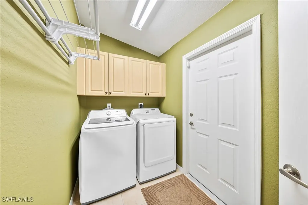 6239 Mandalay Circle Naples FL 34112