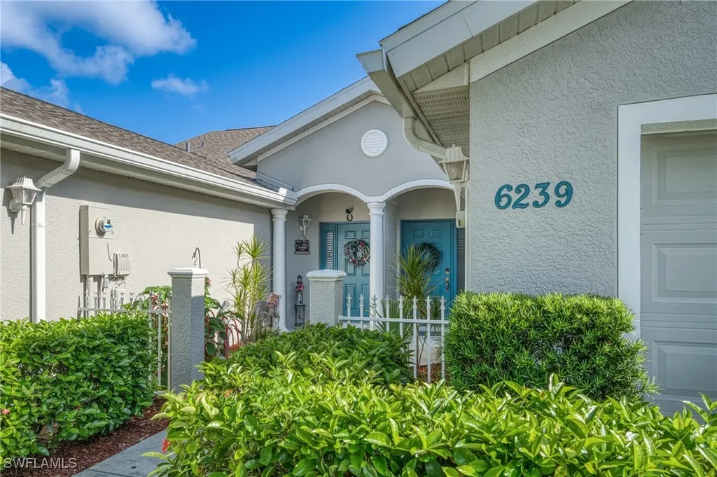 6239 Mandalay Circle Naples FL 34112