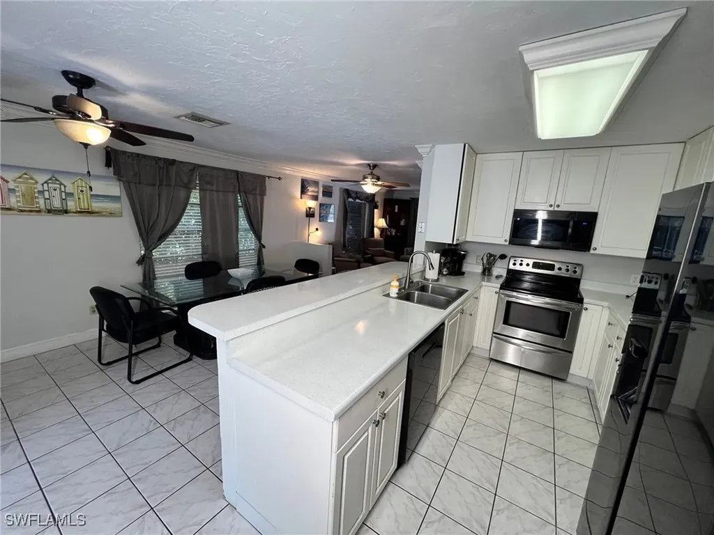 690 95th Avenue N Naples FL 34108
