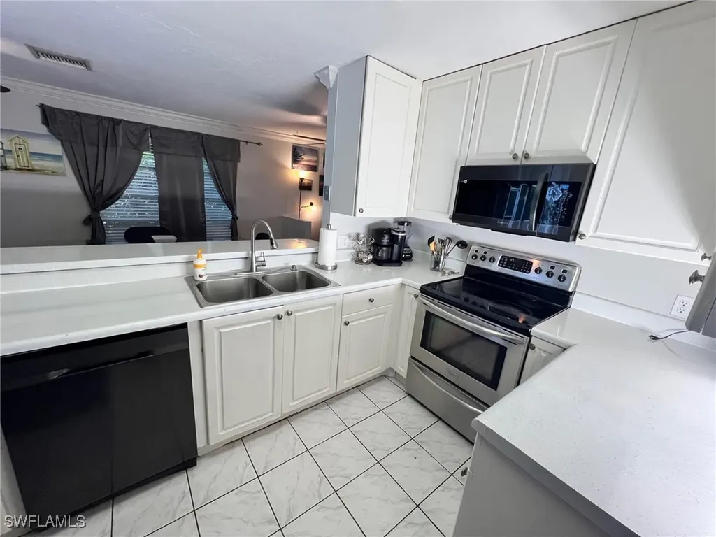 690 95th Avenue N Naples FL 34108