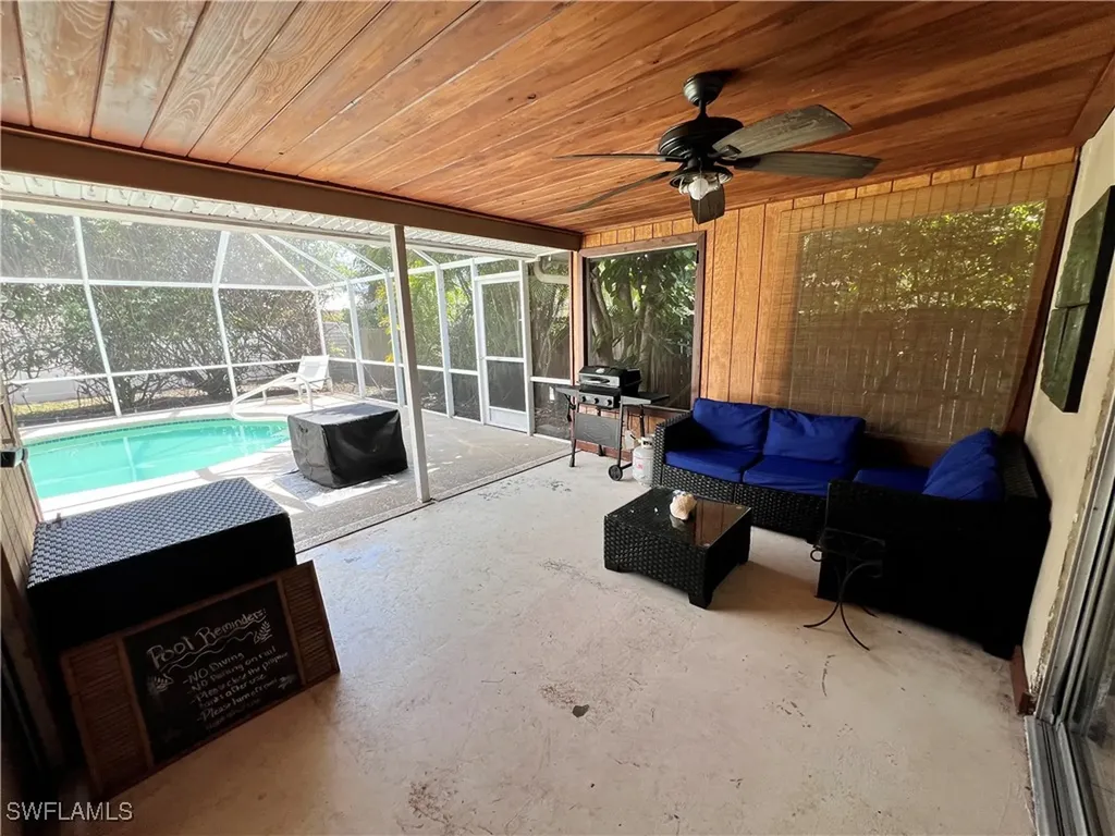 690 95th Avenue N Naples FL 34108
