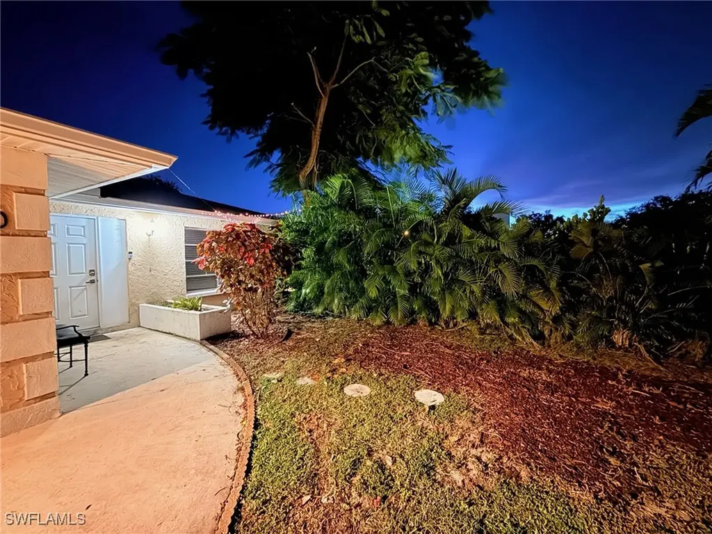 690 95th Avenue N Naples FL 34108