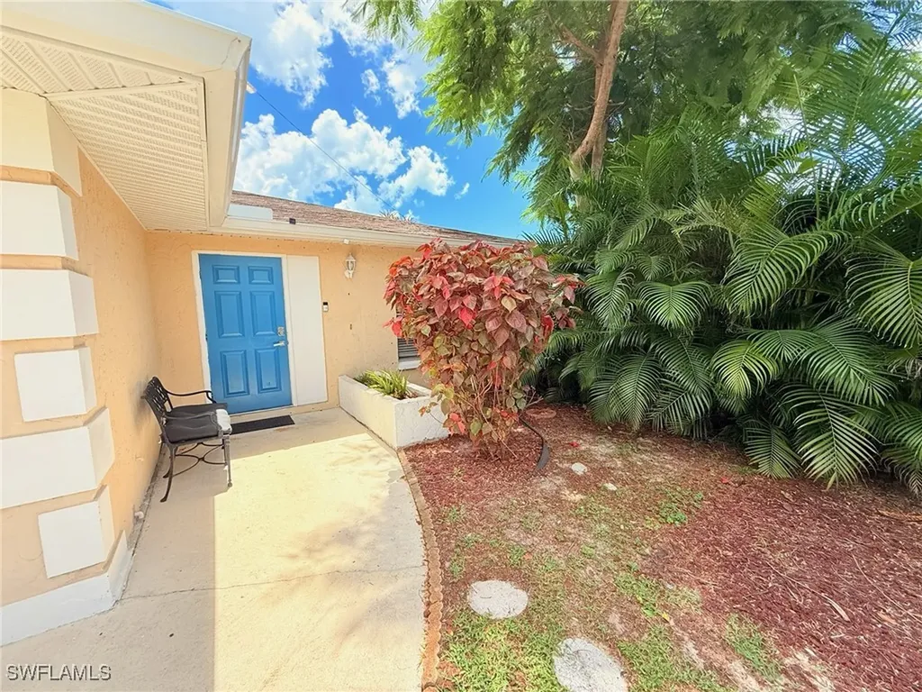 690 95th Avenue N Naples FL 34108