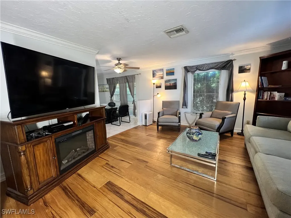 690 95th Avenue N Naples FL 34108