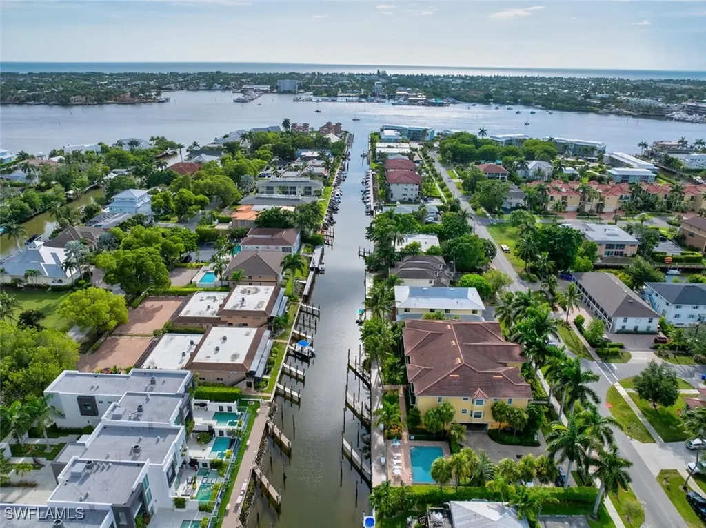 1540 Blue Point Avenue Naples FL 34102
