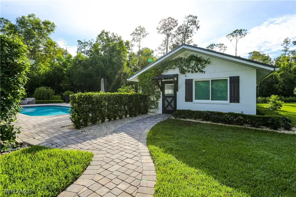 5840 Bur Oaks Lane Naples FL 34119