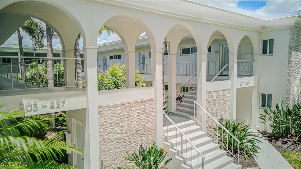 255 3rd Avenue S Naples FL 34102