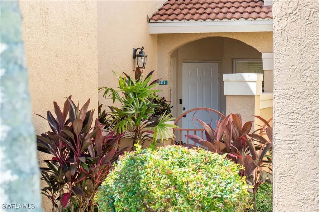 6910 Huntington Lakes Circle Naples FL 34119
