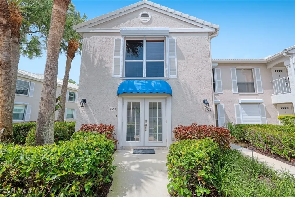 881 Gulf Pavilion Drive Naples FL 34108