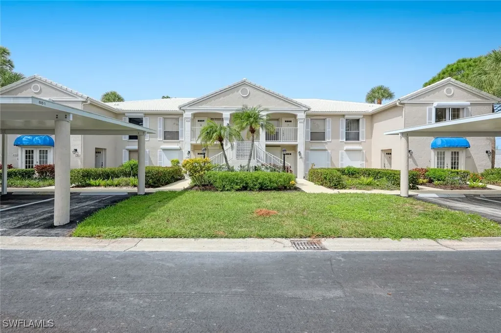 881 Gulf Pavilion Drive Naples FL 34108
