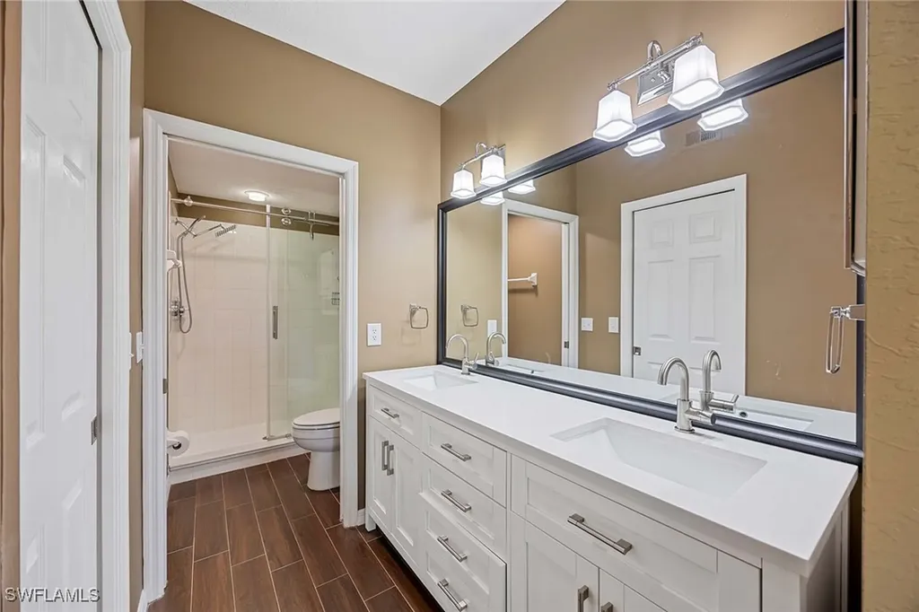 9060 Michael Circle Naples FL 34113