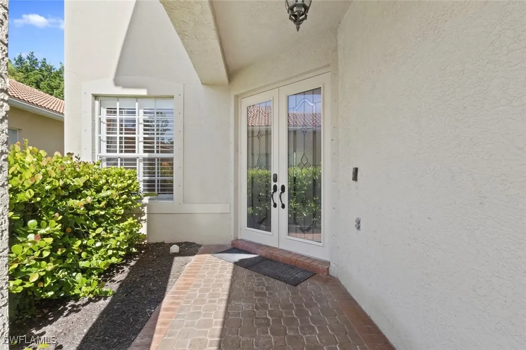 1289 Barrigona Court Naples FL 34119