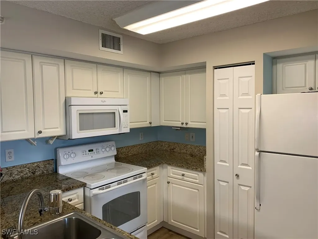 1250 Wildwood Lakes Boulevard Naples FL 34104