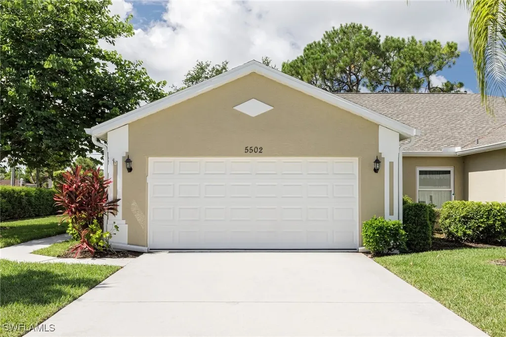 5502 Greenwood Circle Naples FL 34112