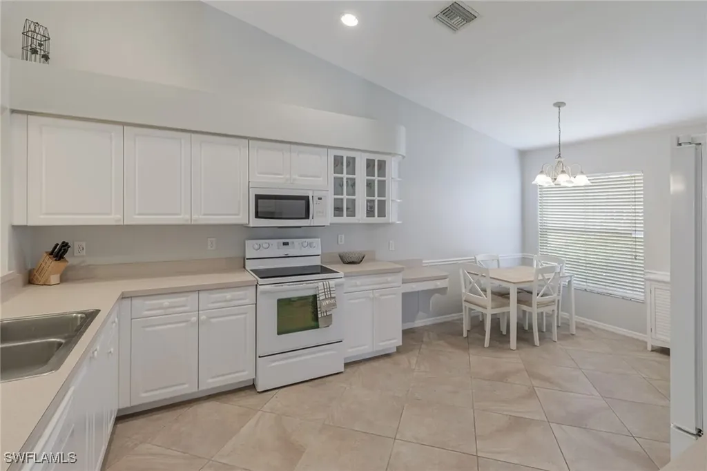 5502 Greenwood Circle Naples FL 34112