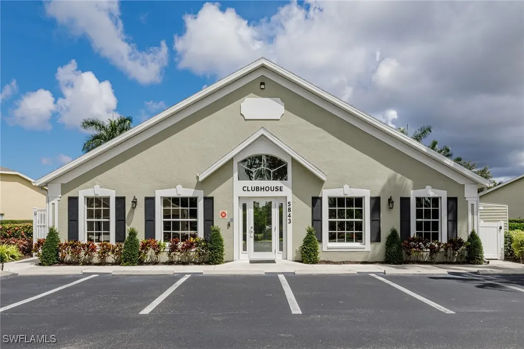 5502 Greenwood Circle Naples FL 34112