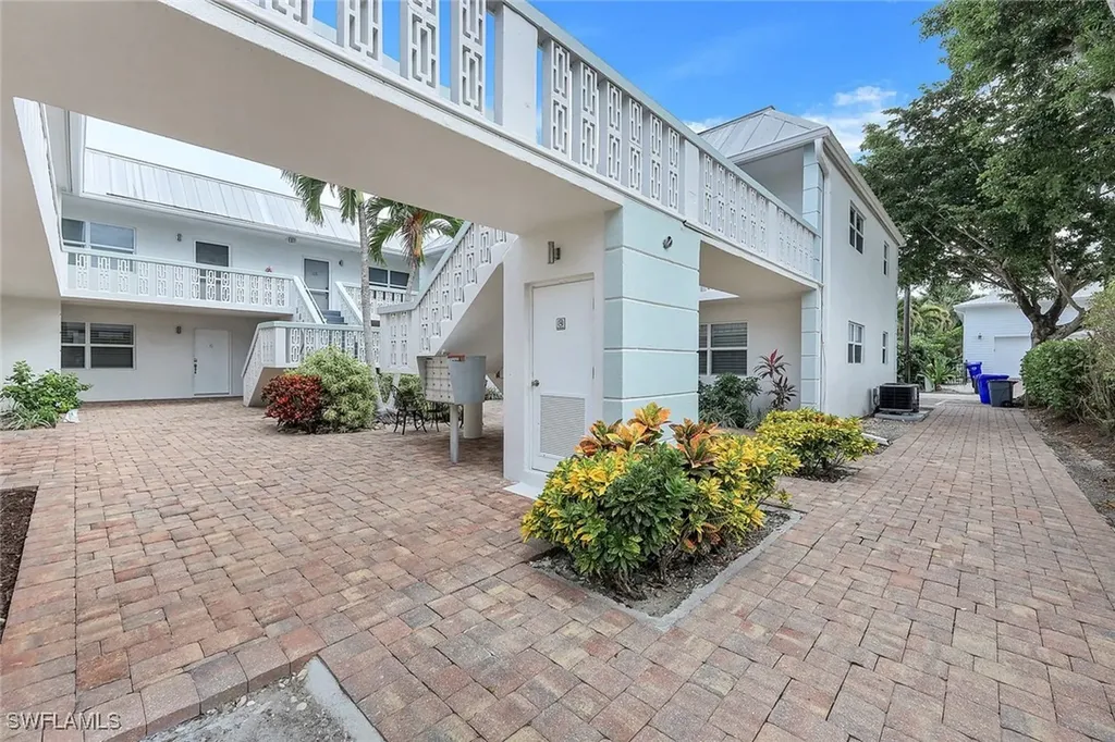 780 10th Avenue S Naples FL 34102