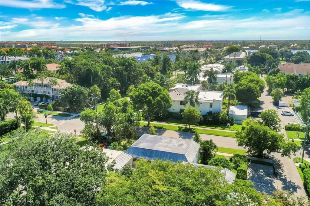 780 10th Avenue S Naples FL 34102