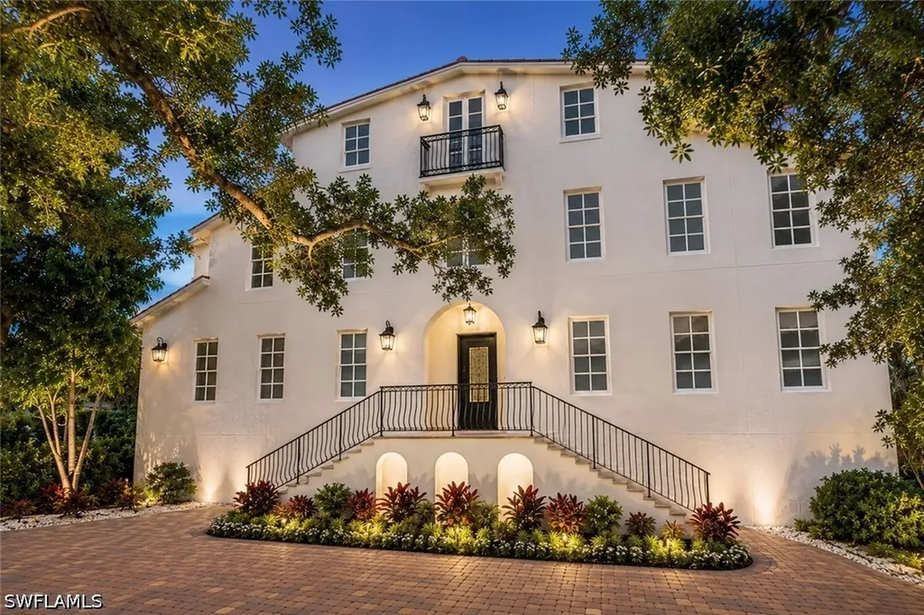 1160 8th Street S Naples FL 34102