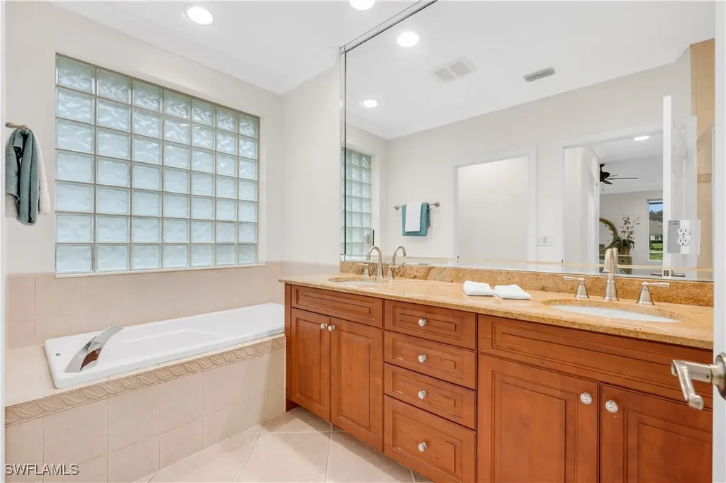 11009 Longshore Way E Naples FL 34119