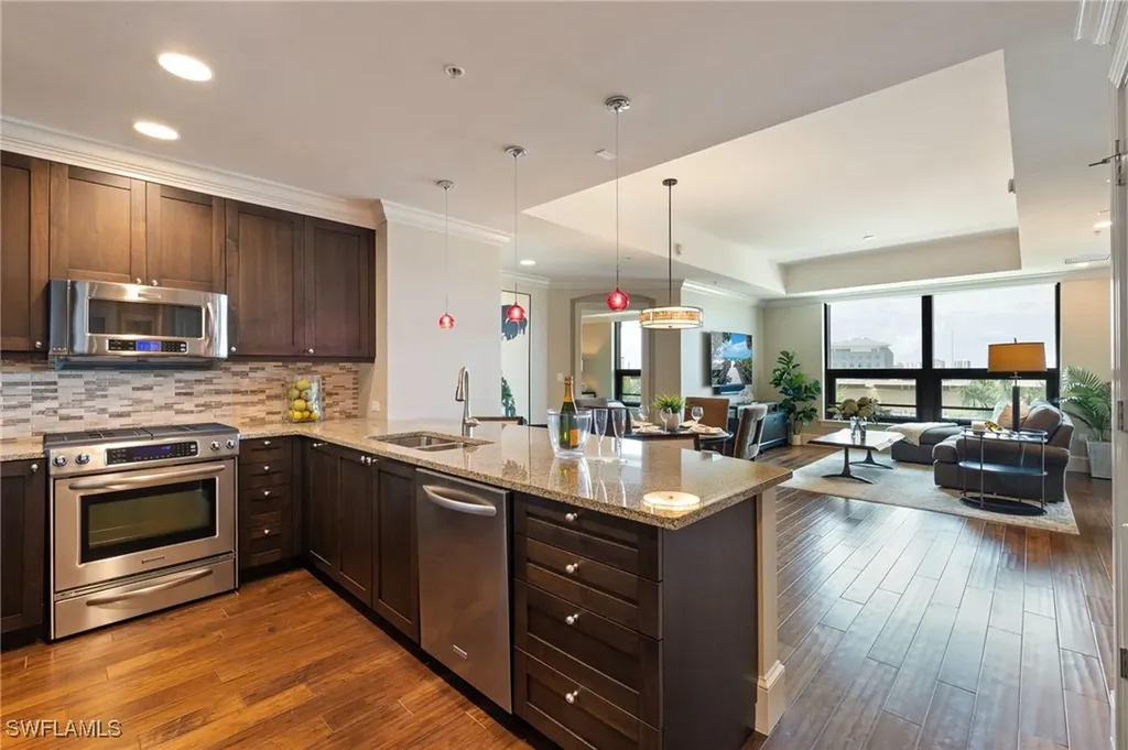 9115 Strada Place Naples FL 34108