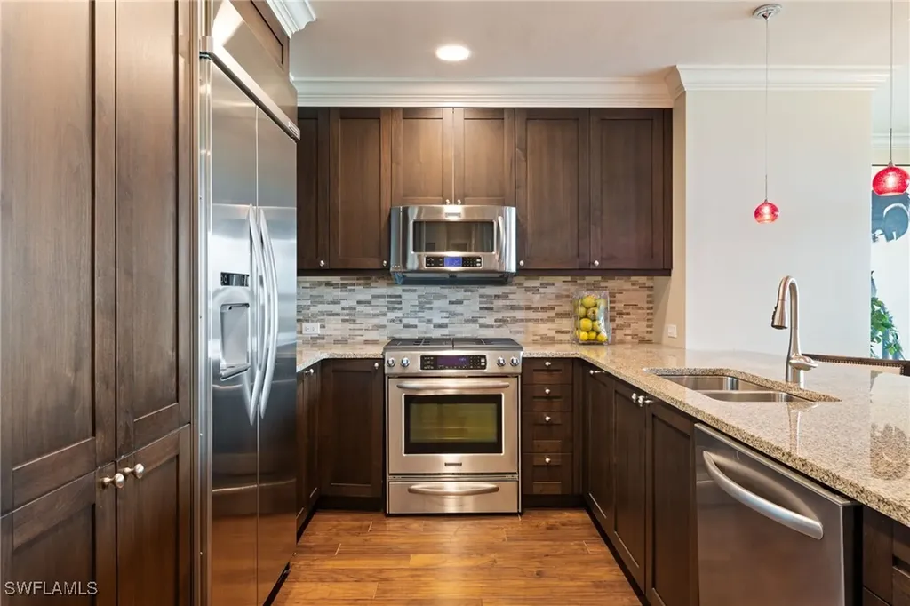 9115 Strada Place Naples FL 34108